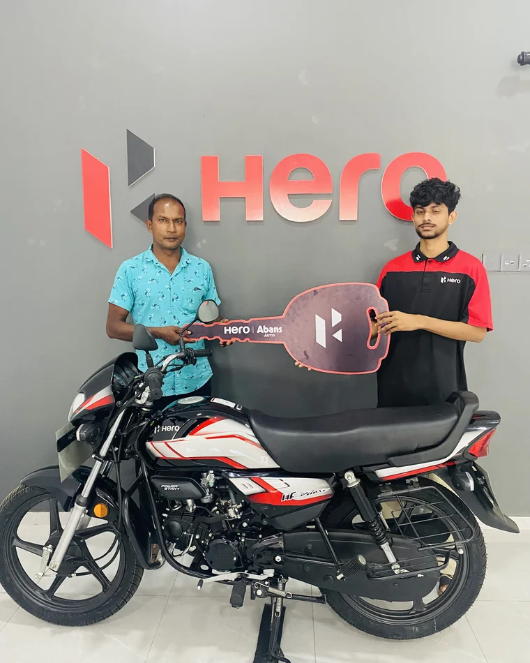 Hero HF Deluxe යතුරු භාරදීම